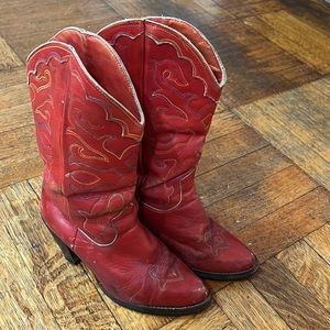 Vintage red cowboy boots! Size 8.